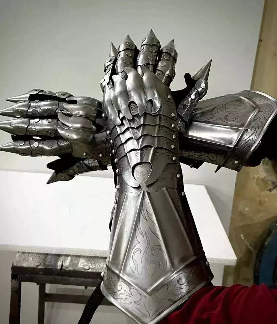 Medieval Nazgul Steel Armor Gloves, Costume Gauntlets for Cosplay - Retro Handicrafts