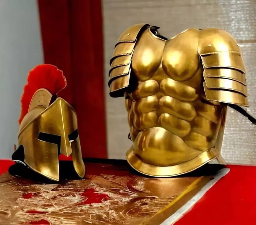 Spartan King Cosplay: Muscle Jacket & Helmet for Halloween - Retro Handicrafts