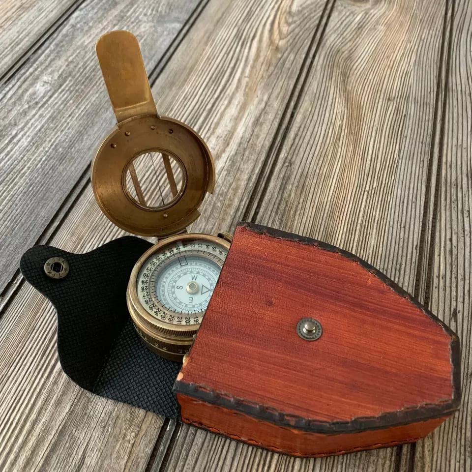 Vintage Solid Brass WWII Military Pocket Compass – Unique Gift for Collectors - Retro Handicrafts